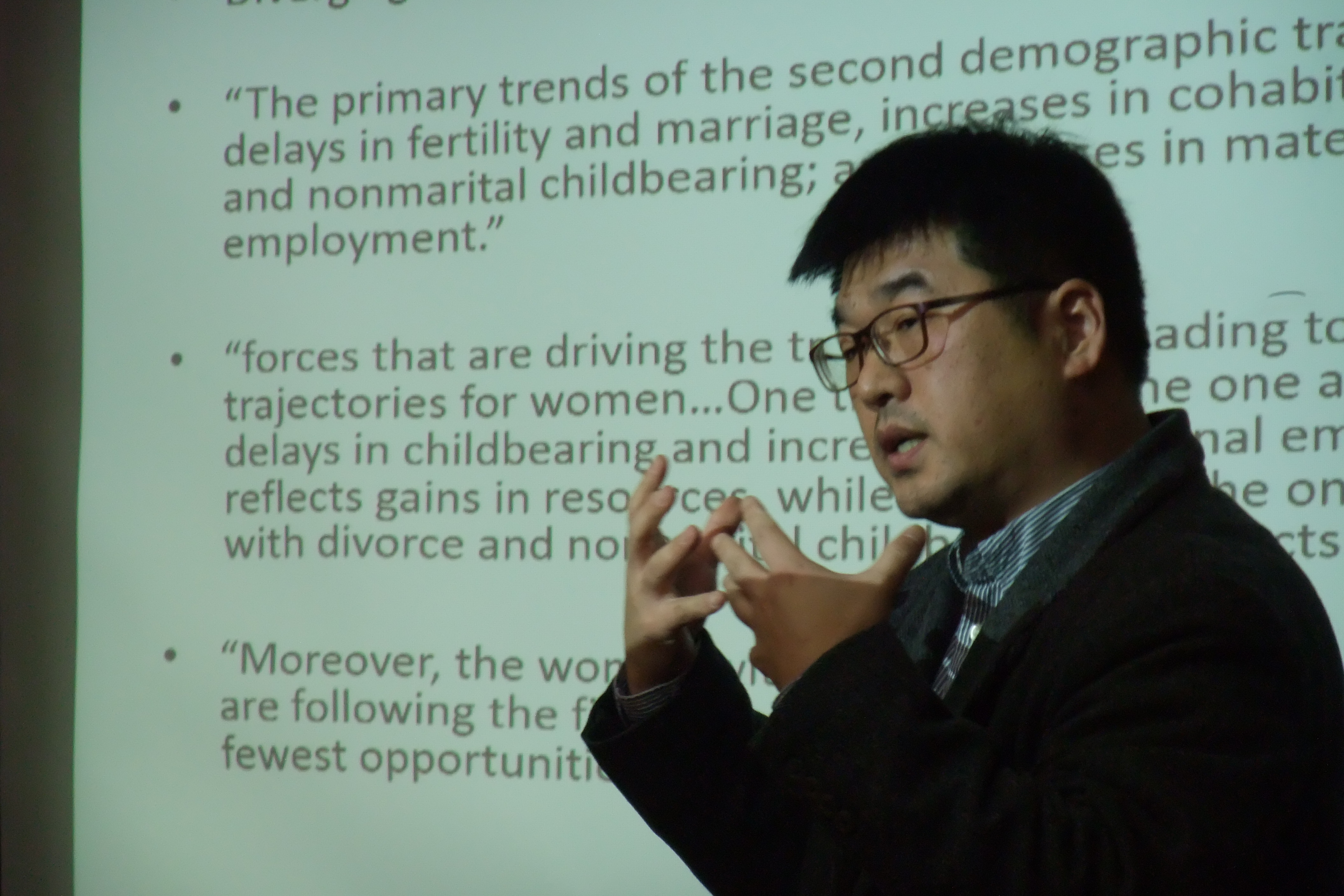 Educational Differentials in Family Behaviors in Korea